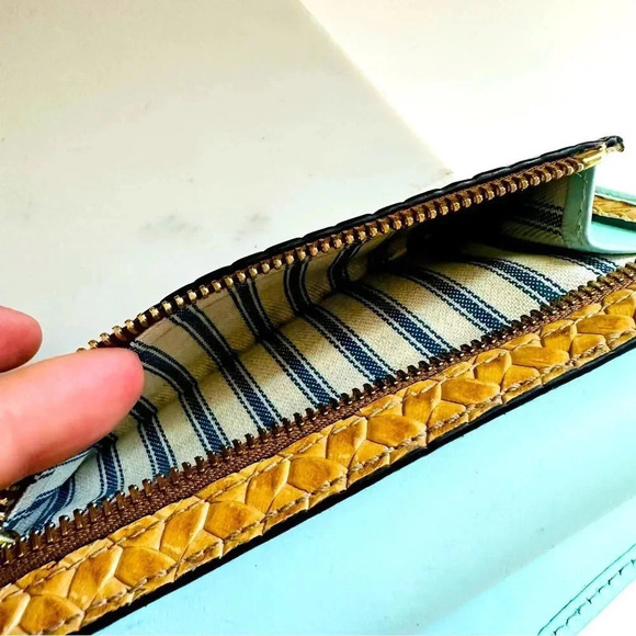 Rare Dooney & Bourke Leather Straw Large Continental Wallet - Picture 9 of 10